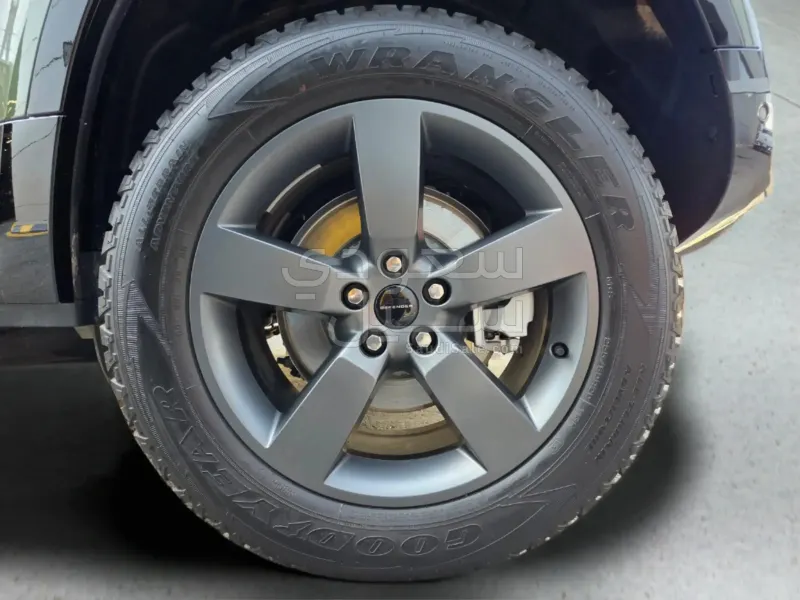 2026 لاند روفر ديفيندر اتش اس اي