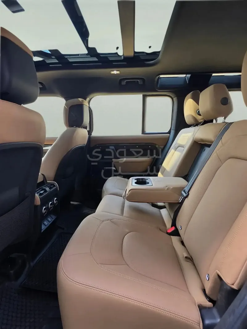 2026 لاند روفر ديفيندر اتش اس اي