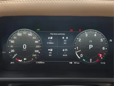 2026 لاند روفر ديفيندر اتش اس اي