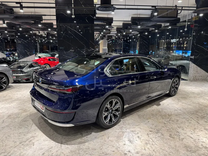 2026 بي ام دبليو الفئة السابعة 735أي