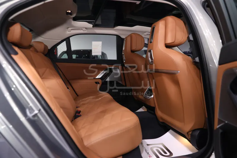 2026 بي ام دبليو الفئة السابعة 735أي