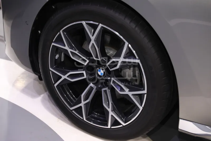 2026 بي ام دبليو الفئة السابعة 735أي