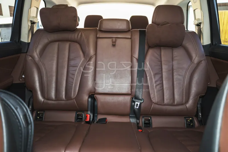 2020 بي ام دبليو الفئة اكس 7