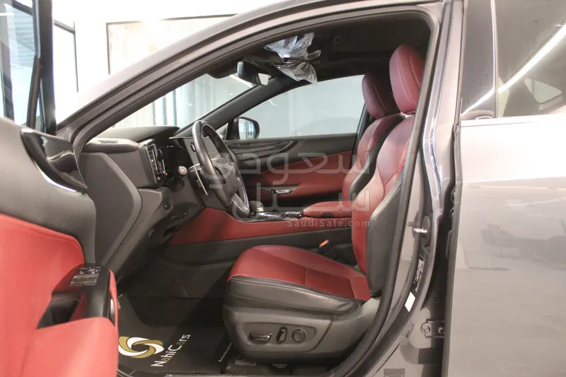 2023 لكزس إن إكس 350