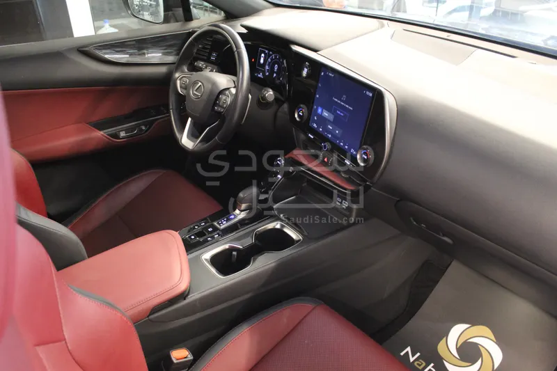 2023 لكزس إن إكس 350