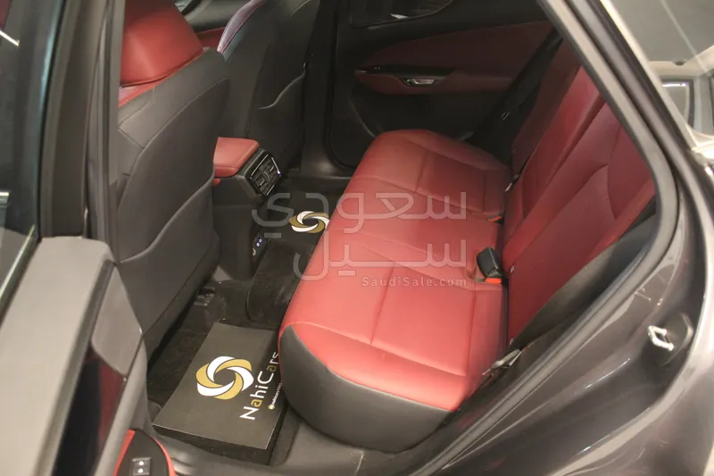 2023 لكزس إن إكس 350