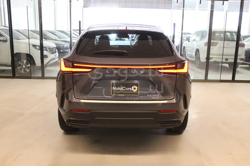 2023 لكزس إن إكس 350
