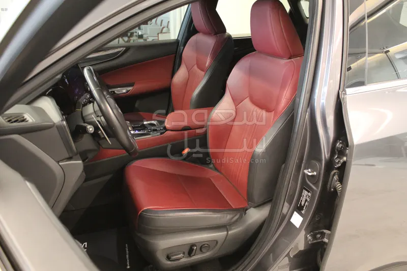 2023 لكزس إن إكس 350