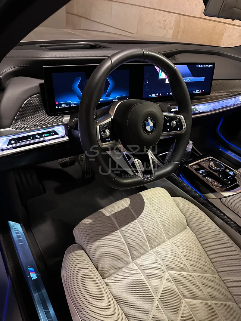 2026 بي ام دبليو الفئة السابعة 735 إل أي