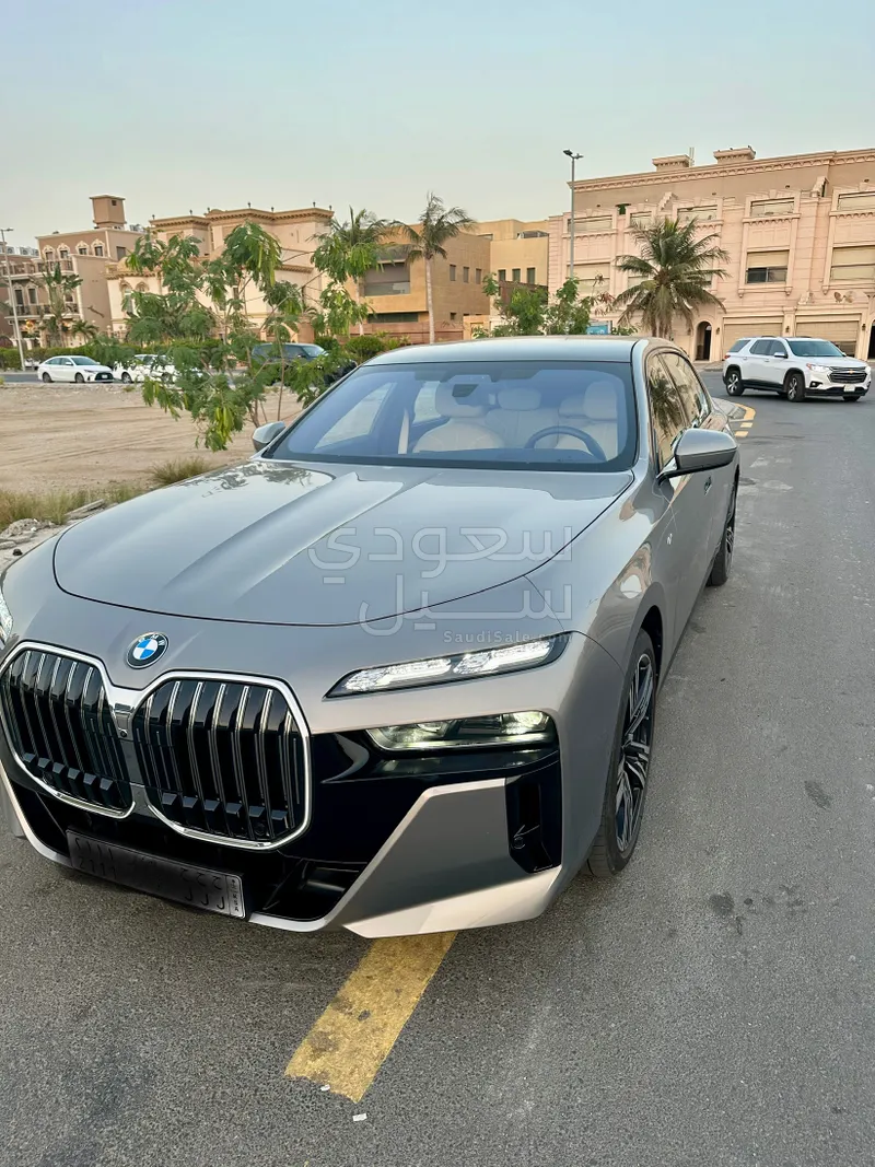 2026 بي ام دبليو الفئة السابعة 735 إل أي