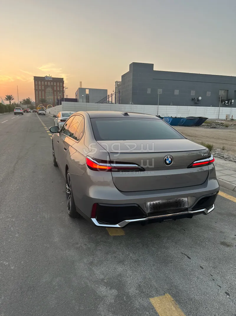 2026 بي ام دبليو الفئة السابعة 735 إل أي