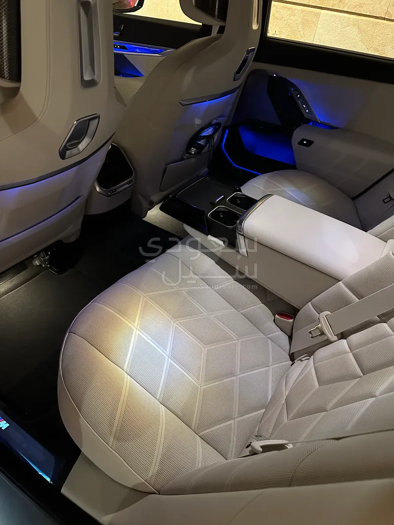 2026 بي ام دبليو الفئة السابعة 735 إل أي