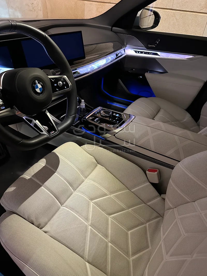 2026 بي ام دبليو الفئة السابعة 735 إل أي