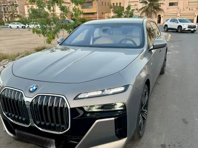 2026 بي ام دبليو الفئة السابعة 735 إل أي