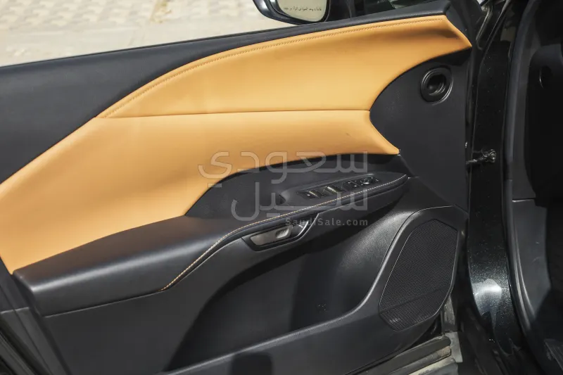 2024 لكزس أر إكس 350