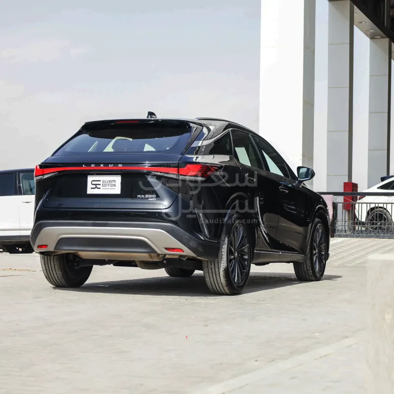 2024 لكزس أر إكس 350