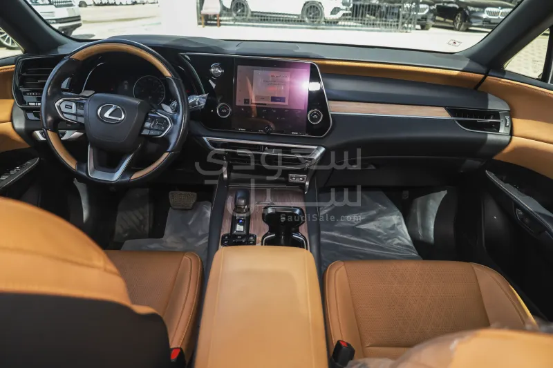 2024 لكزس أر إكس 350