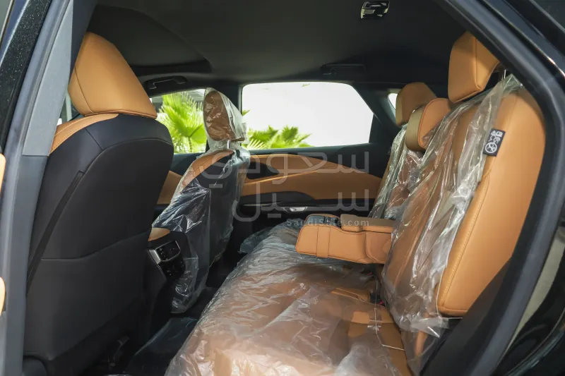 2024 لكزس أر إكس 350