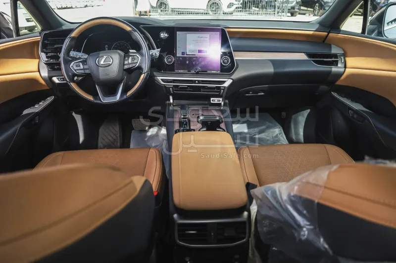 2024 لكزس أر إكس 350