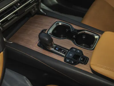 2024 لكزس أر إكس 350