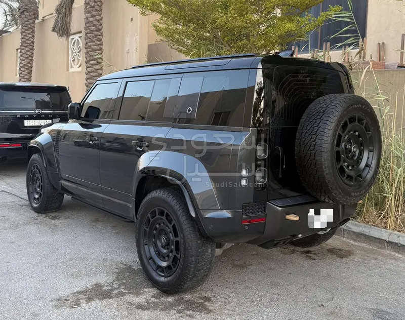 2025 لاند روفر ديفيندر اوكتا