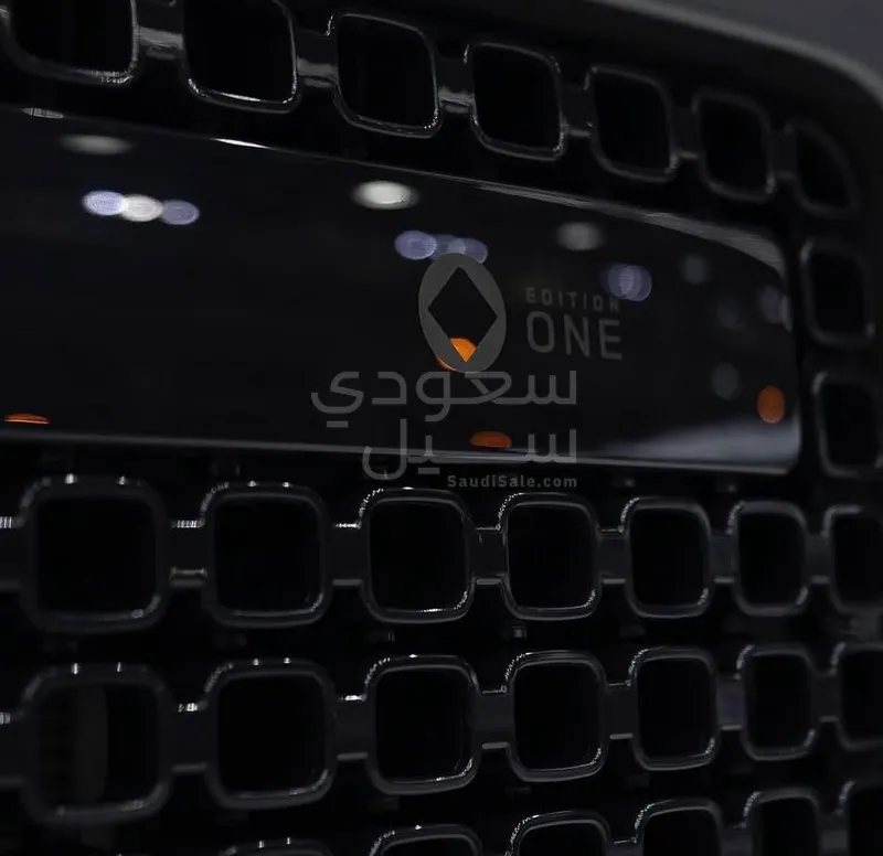 2025 لاند روفر ديفيندر اوكتا