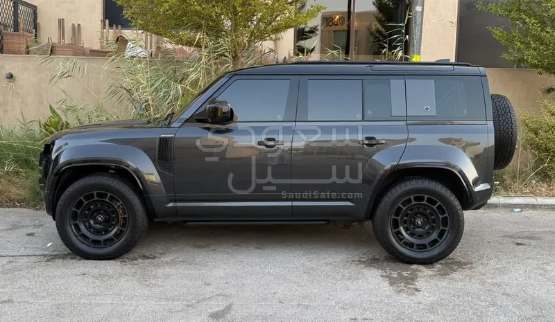 2025 لاند روفر ديفيندر اوكتا