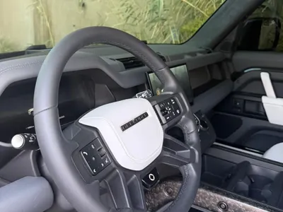 2025 لاند روفر ديفيندر اوكتا