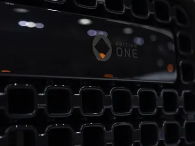 2025 لاند روفر ديفيندر اوكتا