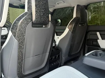 2025 لاند روفر ديفيندر اوكتا