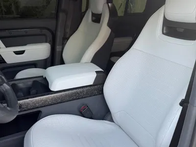 2025 لاند روفر ديفيندر اوكتا