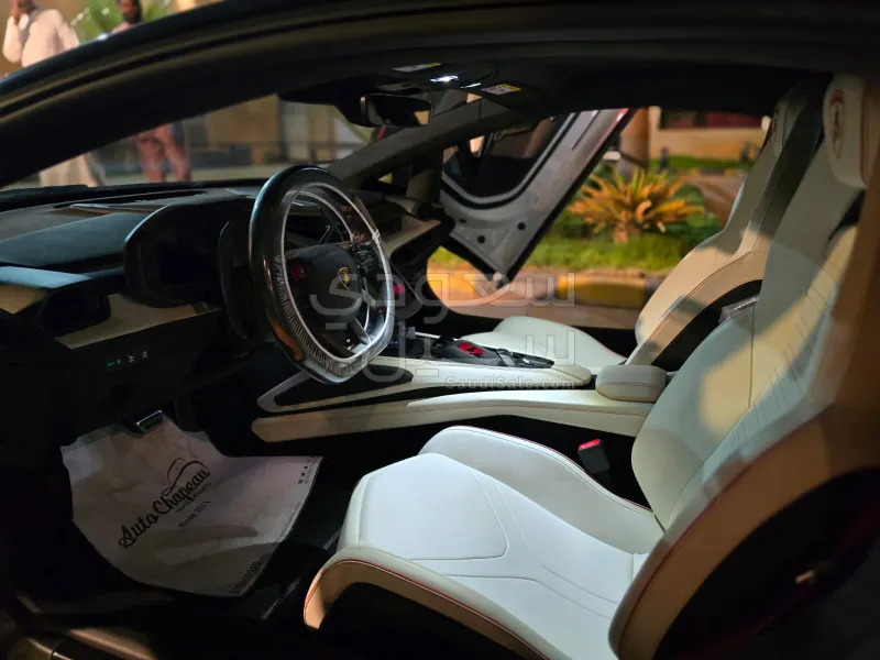 2024 لمبرجيني ريفويلتو