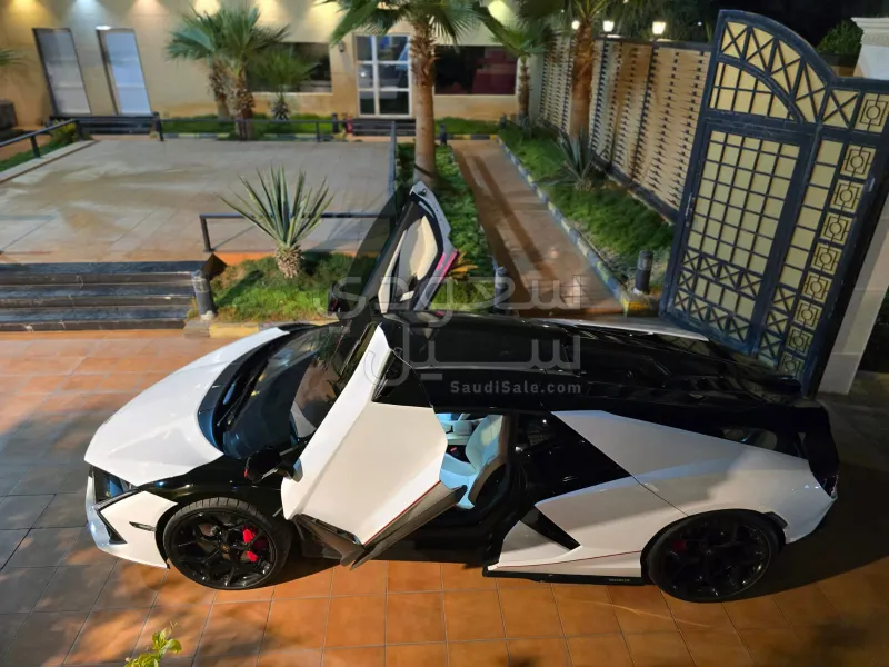 2024 لمبرجيني ريفويلتو