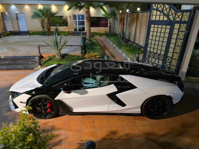 2024 لمبرجيني ريفويلتو