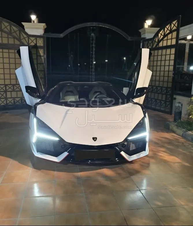2024 لمبرجيني ريفويلتو