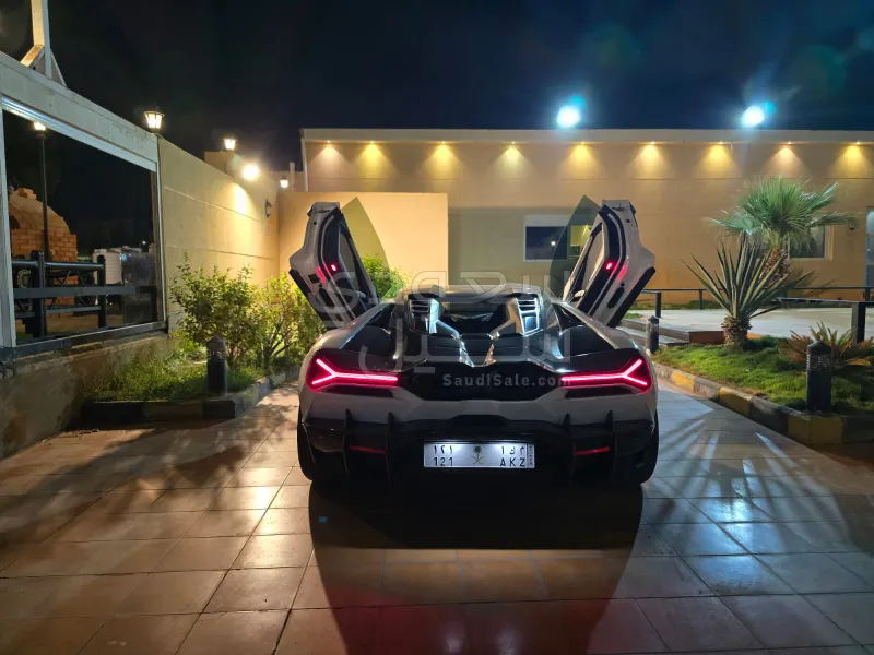 2024 لمبرجيني ريفويلتو