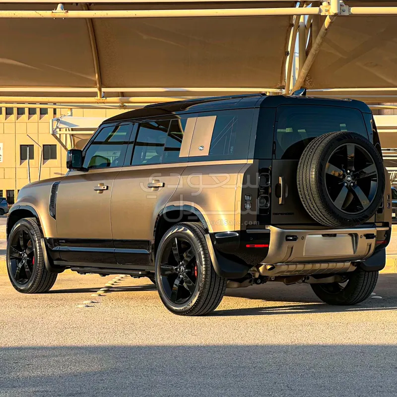 2022 لاند روفر ديفيندر اكس 110