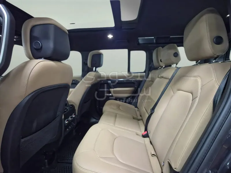 2025 لاند روفر ديفيندر اس اي