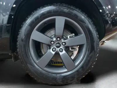 2025 لاند روفر ديفيندر اس اي