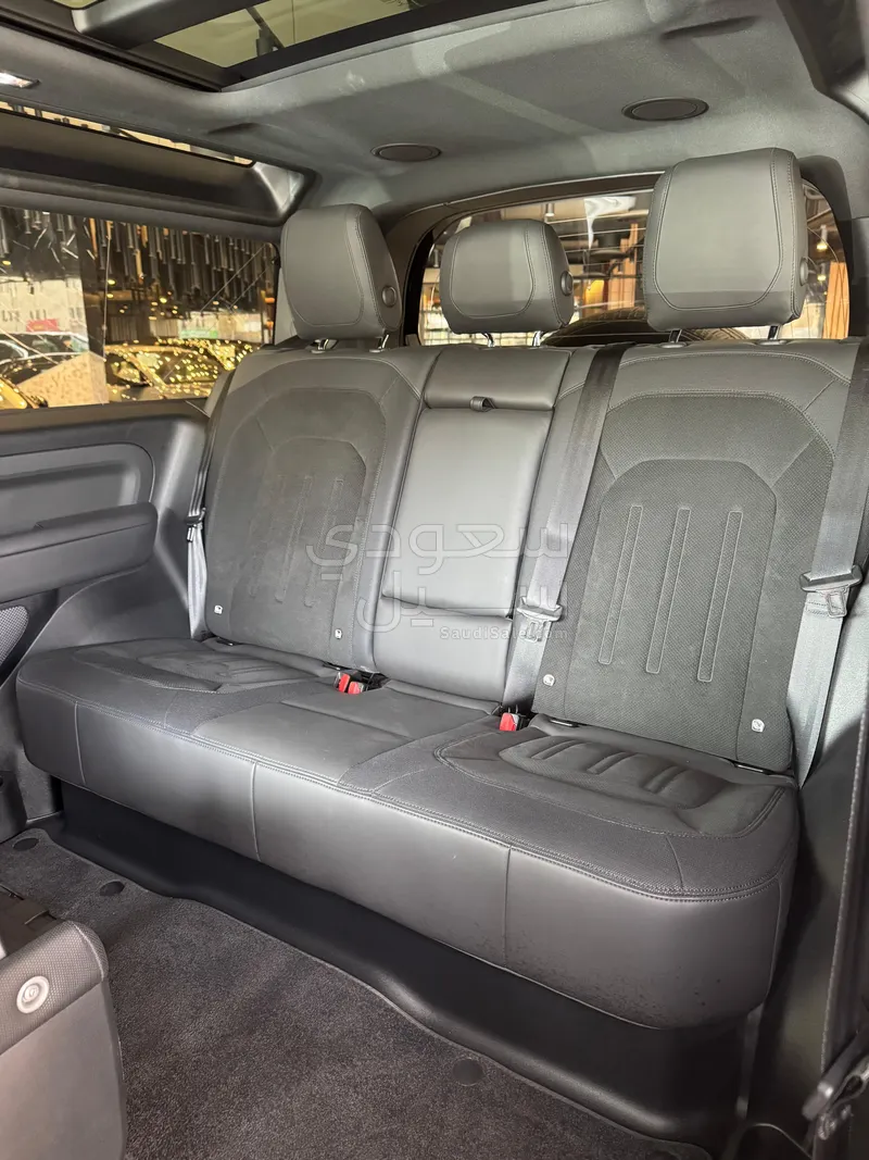 2023 لاند روفر ديفيندر