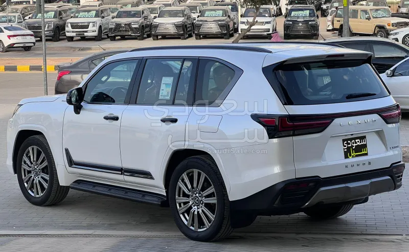 2023 لكزس إل إكس 600 في أي بي