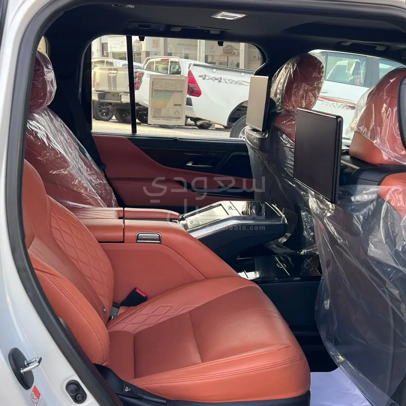 2023 لكزس إل إكس 600 في أي بي