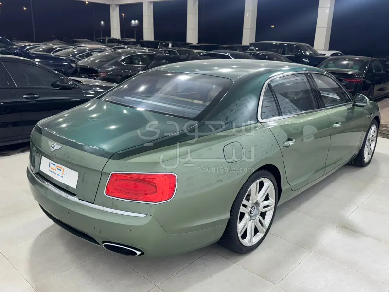 2017 بنتلي كونتيننتل فلاينج سبير دابليو 12