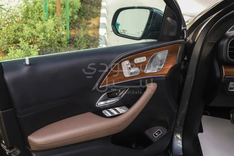 2021 مرسيدس - بنز جي إل إي 63إس أي إم جي