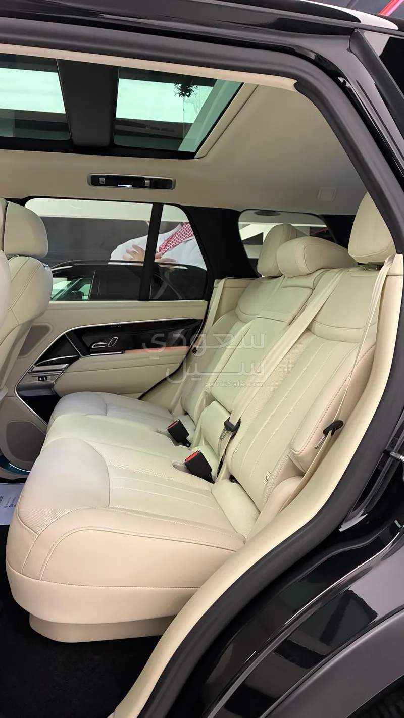 2025 لاند روفر رينج روفر فوج