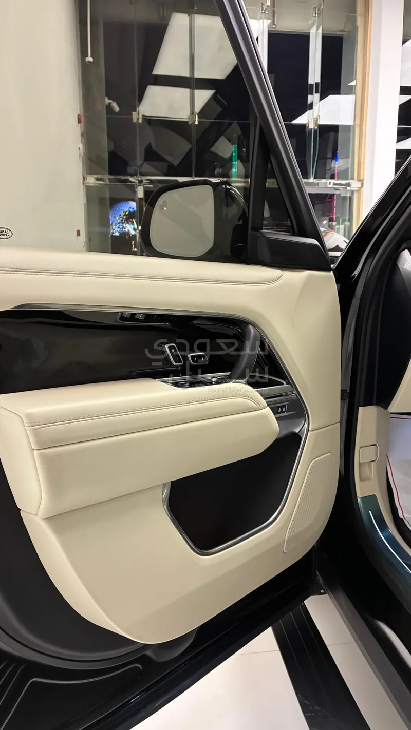 2025 لاند روفر رينج روفر فوج