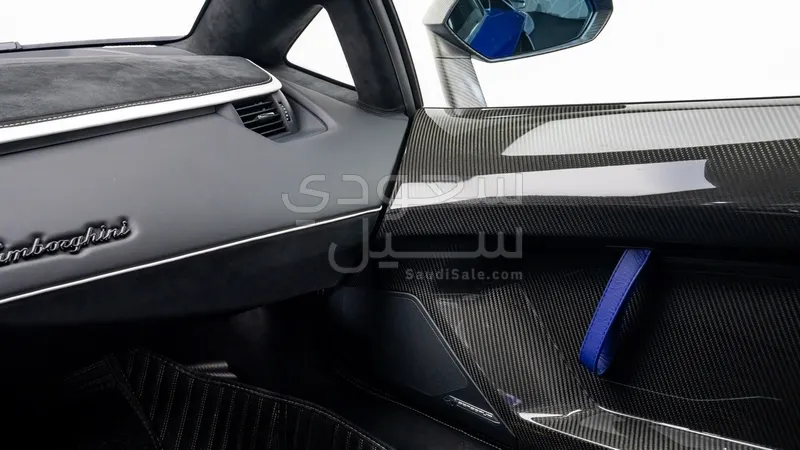 2019 لمبرجيني افنتادور إس في جاي