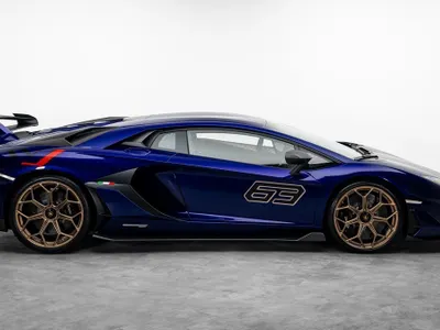 2019 لمبرجيني افنتادور إس في جاي