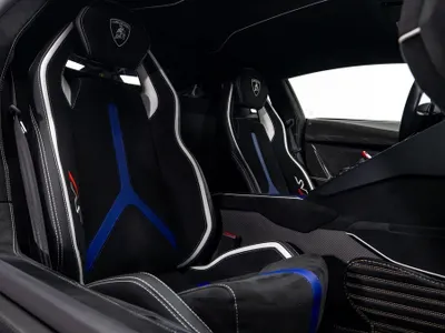 2019 لمبرجيني افنتادور إس في جاي