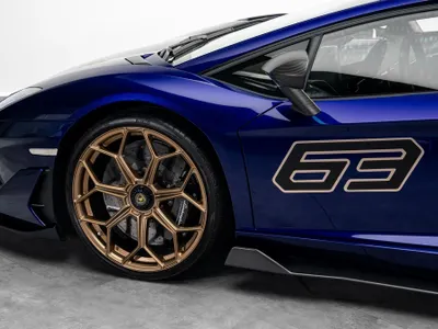 2019 لمبرجيني افنتادور إس في جاي